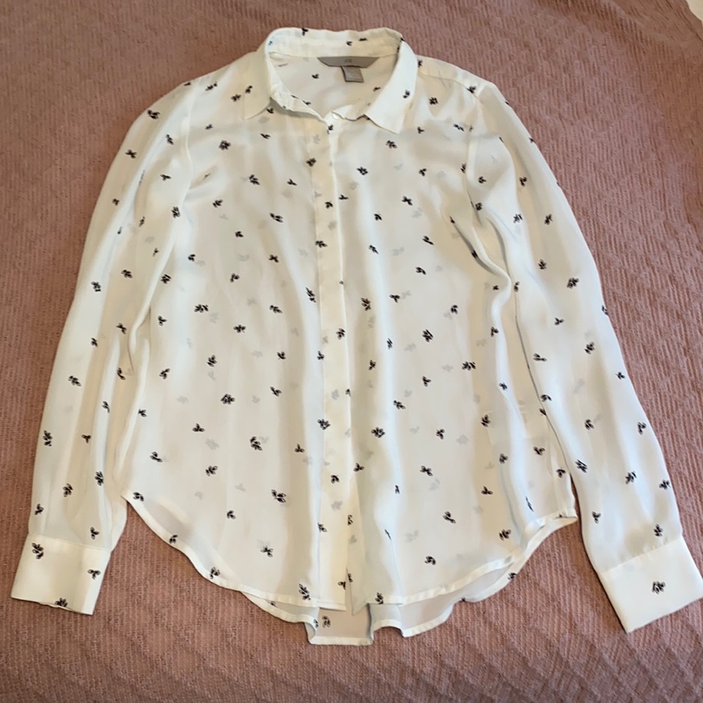H&M White pattern button down blouse